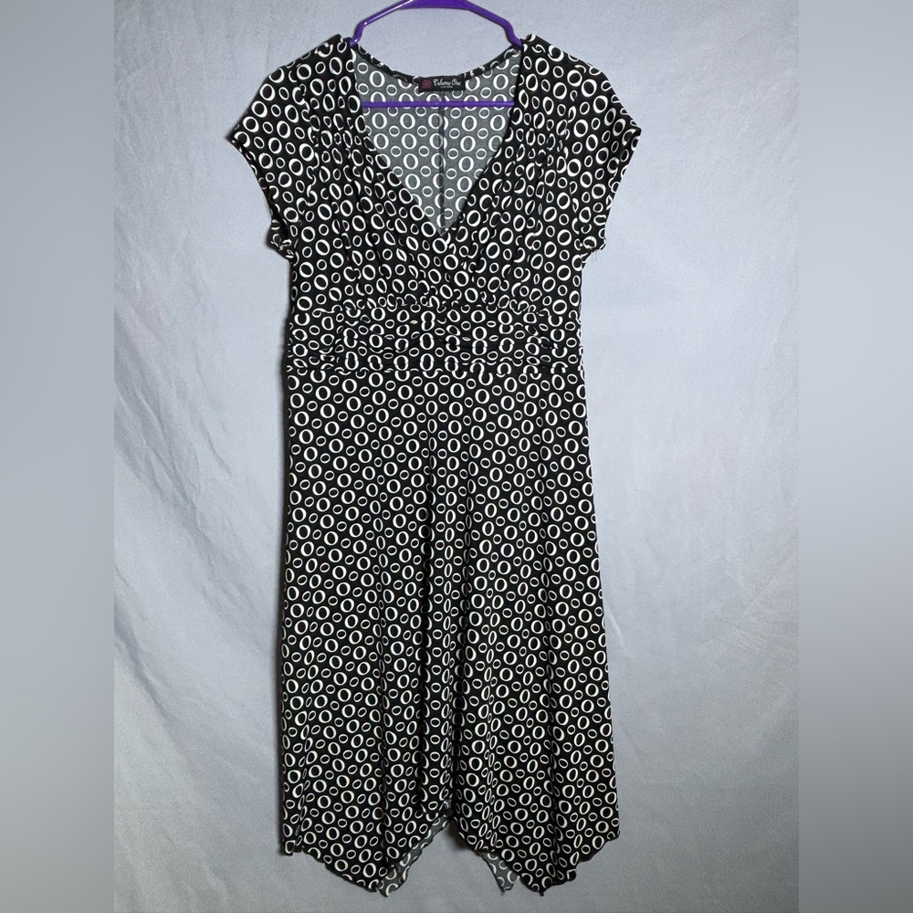 Chic Black And White Circle Pattern Maxi Dress - image 1